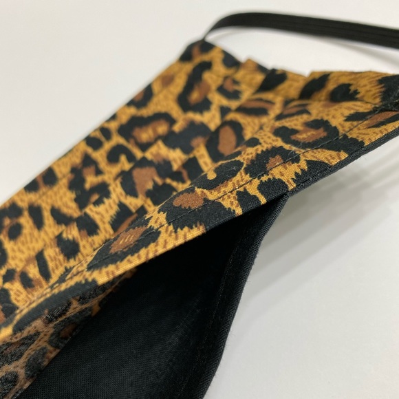 REVERSIBLE Cheetah Leopard Print Pleated Face Mask - Picture 4 of 4